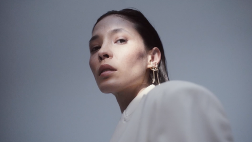 Fashion editorial ‘Hanna’ by Immo Fuchs – minimal styling and warm light.